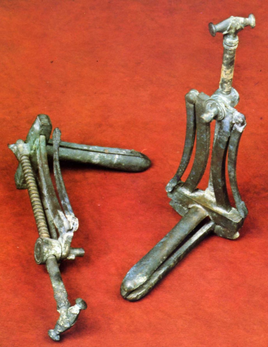 -79 Deux speculum vaginaux a vis Pompei .jpg